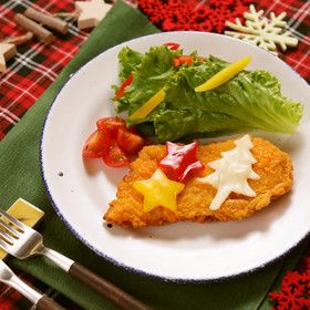 クリスマスツリーをのせたDeliチキ☆