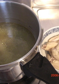 圧力鍋でコラーゲンたっぷり手羽先スープ