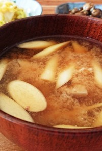 秋の味覚☆旬のマコモと山のキノコの味噌汁