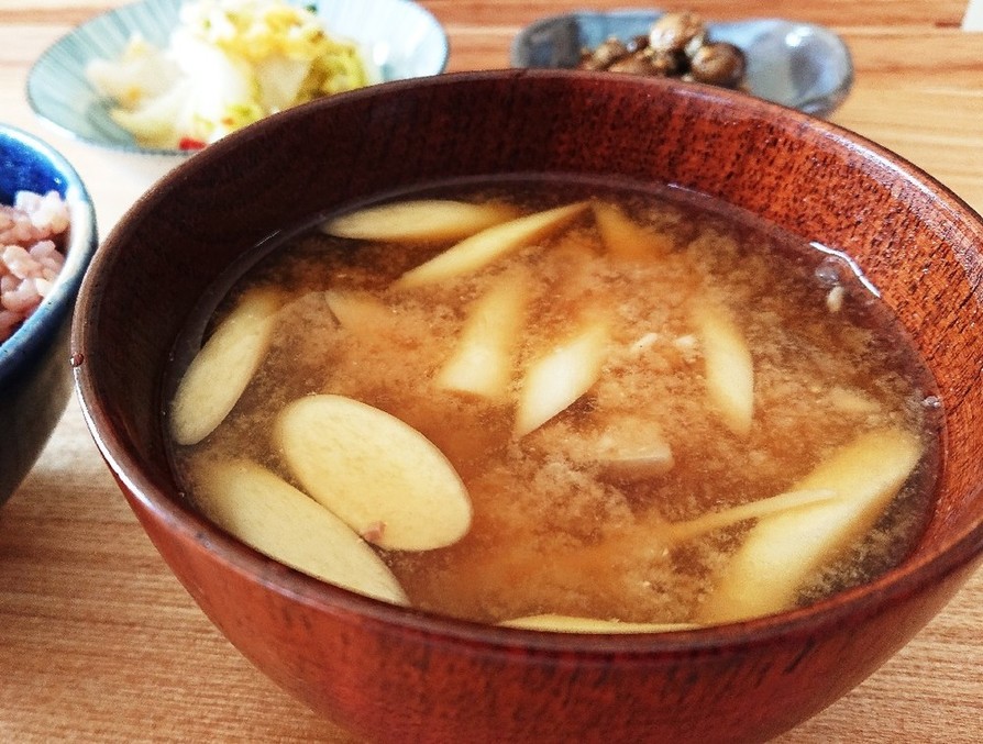 秋の味覚☆旬のマコモと山のキノコの味噌汁の画像