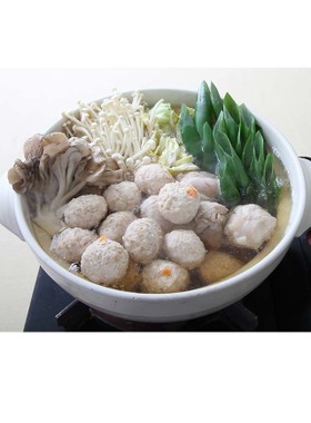 純輝鶏肉だんごとまいたけのあごだし鍋