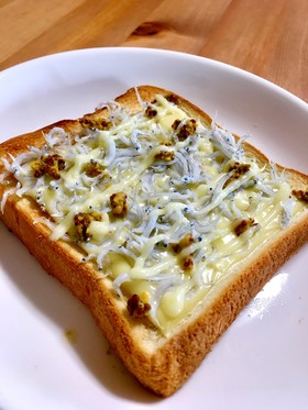 【おかずパン】しらすチーズonトースト