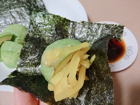 速攻簡単☆アボカドとたくあんの海苔巻