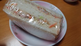 人参とキャベツのツナサンド