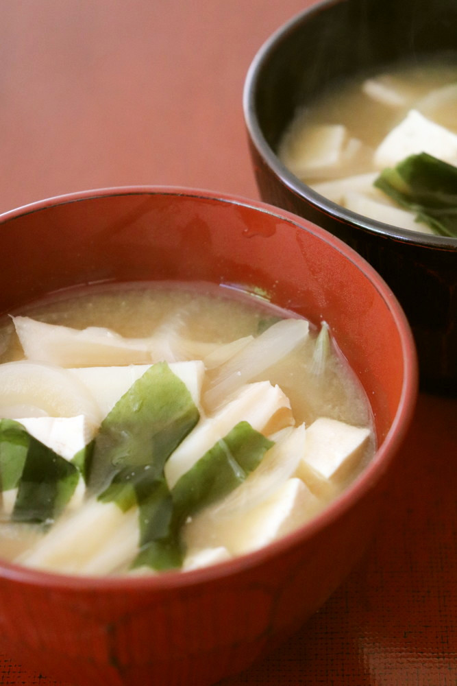 朝昼夕♪美味♪蓮根と玉ねぎと豆腐の味噌汁の画像