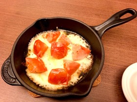 スキレットでトマトの簡単おつまみ