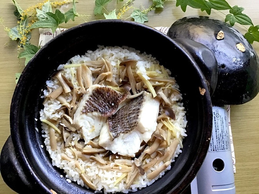 塩麹で簡単！鯛とキノコの炊き込みご飯の画像
