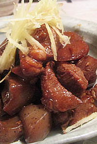 豚とゴボウとコンニャクの赤味噌コトコト煮