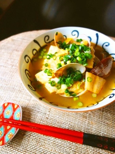 あさりと豆腐の味噌チゲスープの写真