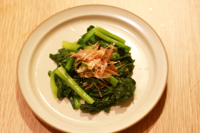 （BENYの紅醤油使用）小松菜のおひたしの写真