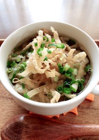 いろいろきのこと揚げワンタンの中華スープ