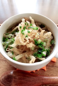 いろいろきのこと揚げワンタンの中華スープ