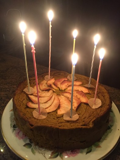 林檎と南瓜のバースデーケーキの写真