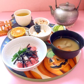 まぐろ山かけとデザート付き ヘルシー朝食