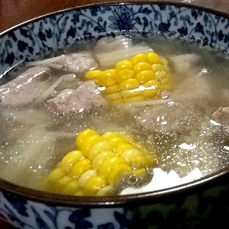 簡単豚肉とトウモロコシのスープ