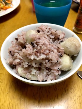 簡単で美味しい里芋と黒米のご飯!