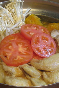鶏手羽と豚バラと大根と南瓜のトマト味噌鍋
