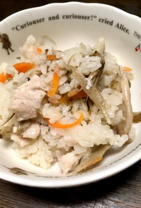 塩麹入り♡鶏肉ゴボウ炊き込みご飯(薄味)