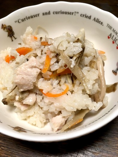 塩麹入り♡鶏肉ゴボウ炊き込みご飯(薄味)の写真