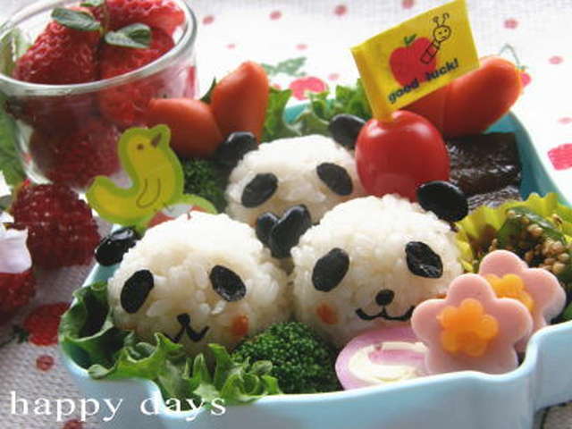 黒豆で簡単 パンダおにぎり キャラ弁 レシピ 作り方 By まゃたん
