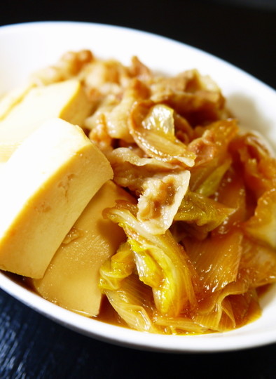 すき焼きの味！豚ばら豆腐白菜白葱で肉豆腐の写真