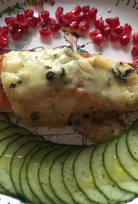 天然鮭とラクレットチーズのオーブン焼き