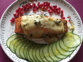 天然鮭とラクレットチーズのオーブン焼き