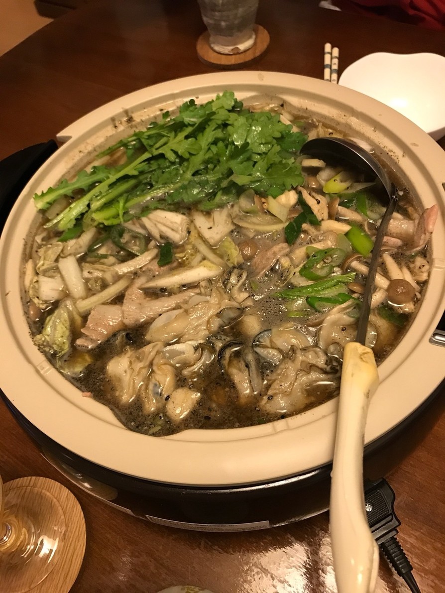 豚肉と牡蠣の黒ごま味噌鍋の画像