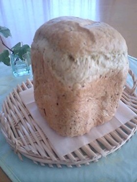 HBで♪バジルとベーコンの食パン