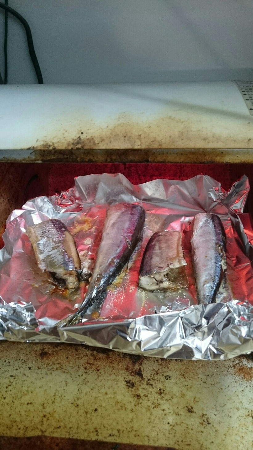 トースターで焼き魚の画像