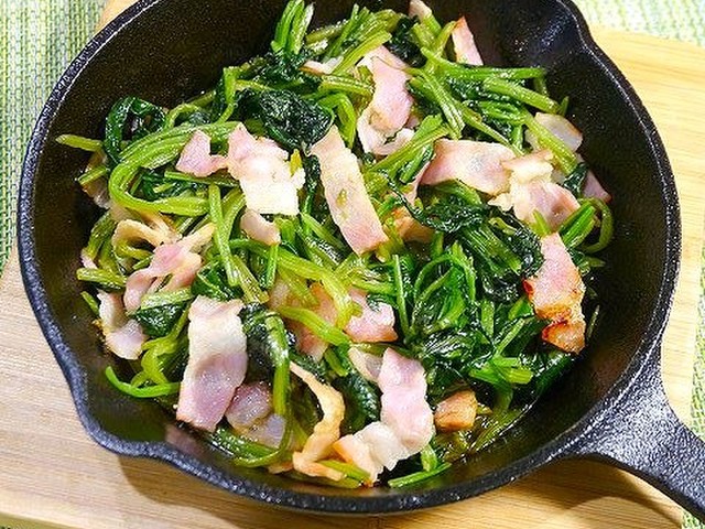 鉄分補給 スキレット ベーコンほうれん草 レシピ 作り方 By だんどり亭 クックパッド 簡単おいしいみんなのレシピが350万品