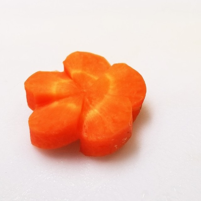 クッキー型で人参の飾り切り ねじり梅 レシピ 作り方 By 舞依ちゅん クックパッド 簡単おいしいみんなのレシピが356万品