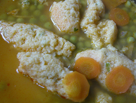 野菜スープでセモリナ団子「ハンガリー食」の画像