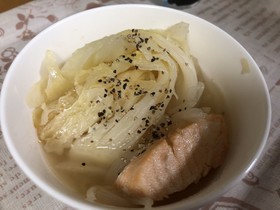 まるごとキャベツの炊飯器スープ