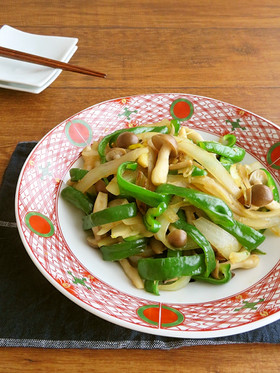 玉ねぎとピーマンとしめじの生姜醤油炒め