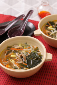 わかめと豆もやしの韓国風わかめスープ