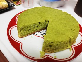 QCで抹茶!?(青汁)のケーキ