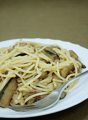 簡単パスタ:和風ニンニクとり&マヨなす