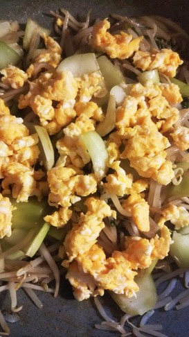 チンゲン菜とモヤシのオイスターソース炒め