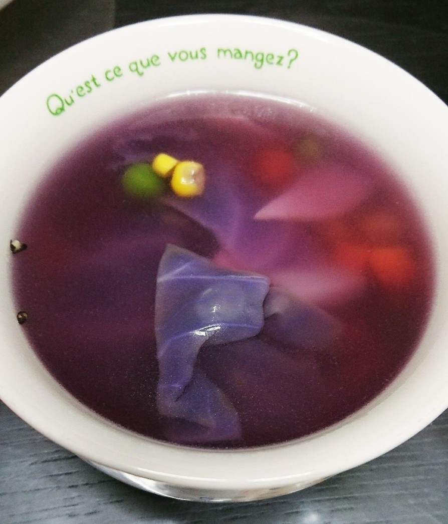 紫色のカラフルなスープの画像