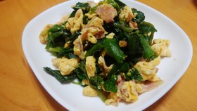 つる菜とベーコンの卵とじ
