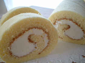 クリームが美味しい♪ふわふわロールケーキ