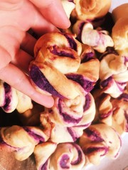 紫芋で！ネジネジぱんの写真