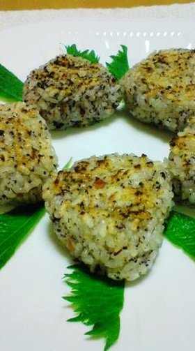ゆかり焼きおにぎり♪ガーリックチーズ入り