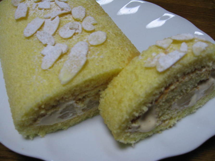 洋梨のキャラメルロールケーキの画像
