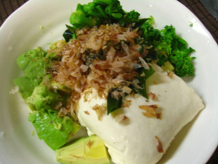 豆腐とアボカドのサラダの画像