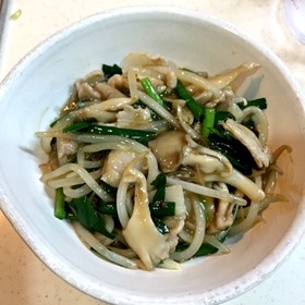 自家製豆板醤の豚バラともやしのピリ辛炒め