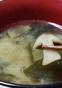 シモコシ、むかご、ワカメの味噌汁