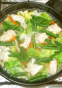 白菜の鶏がらスープの素鍋♪簡単鶏もも肉
