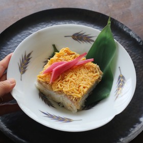 ツナと油揚げのそぼろで押し寿司